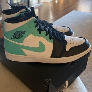 NIB- Mens 9- Air Jordan Tiffany Blue!